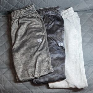 Russell Bundle Of 3 Kids' Gray and Camouflage Joggers sweatpants Sz M (10‐12)